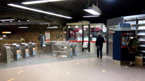 سیستمحمل و نقل مونترال (STM) از فوریه پرداخت های نقدی را در سیستمحمل و نقل مونترال (STM) از فوریه پرداخت های نقدی را در مترو محدود می نماید